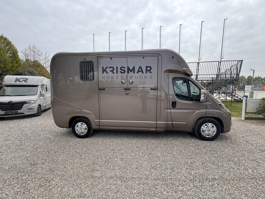 KRISMAR Opel Movano - noleggio e vendita camion per trasporto cavalli