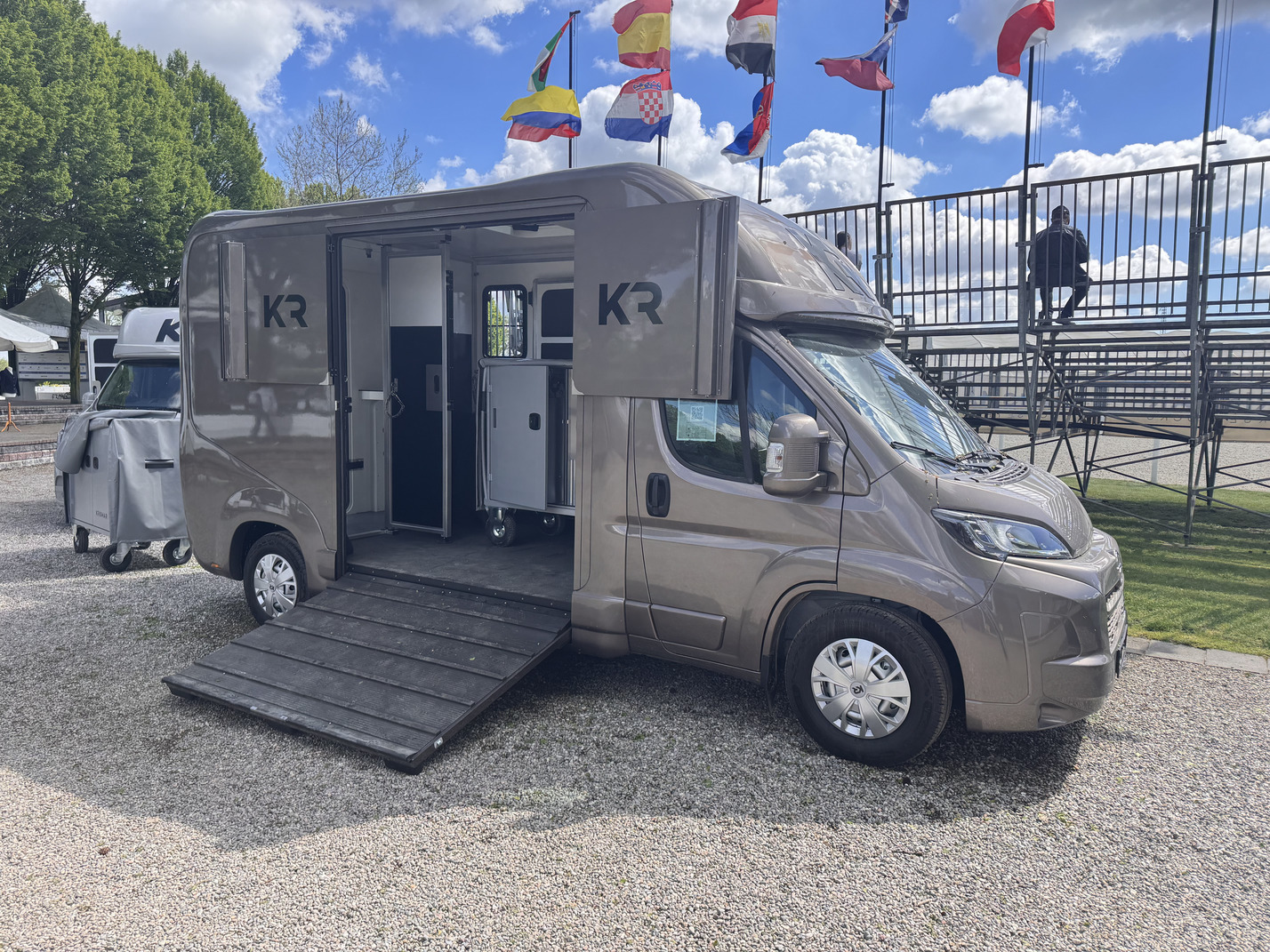 KRISMAR Opel Movano - noleggio e vendita camion per trasporto cavalli