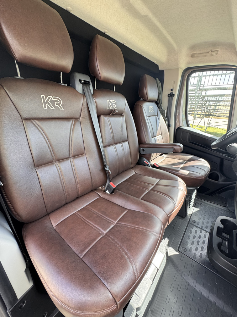 KRISMAR Opel Movano - noleggio e vendita camion per trasporto cavalli
