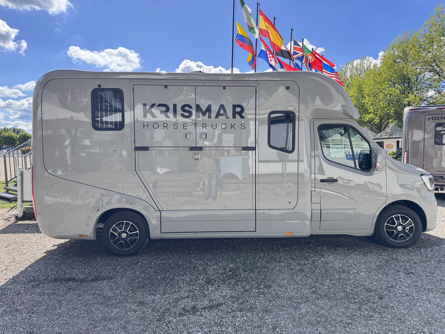 KRISMAR Renaul Master - noleggio e vendita camion per trasporto cavalli