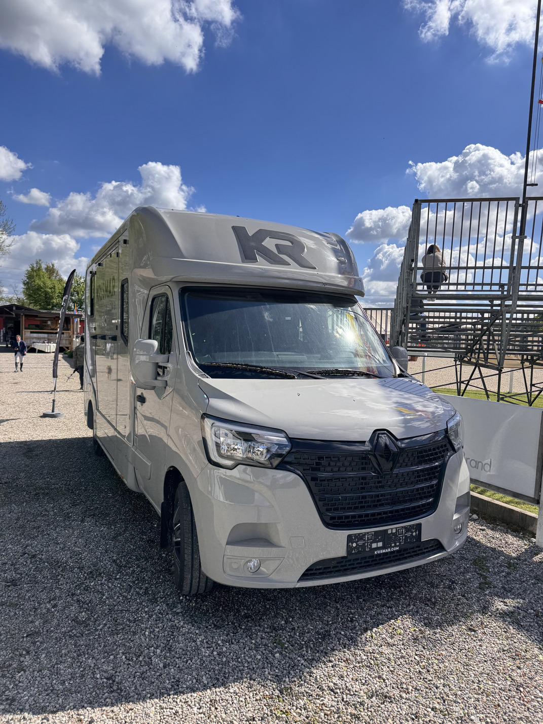 KRISMAR Renaul Master - noleggio e vendita camion per trasporto cavalli