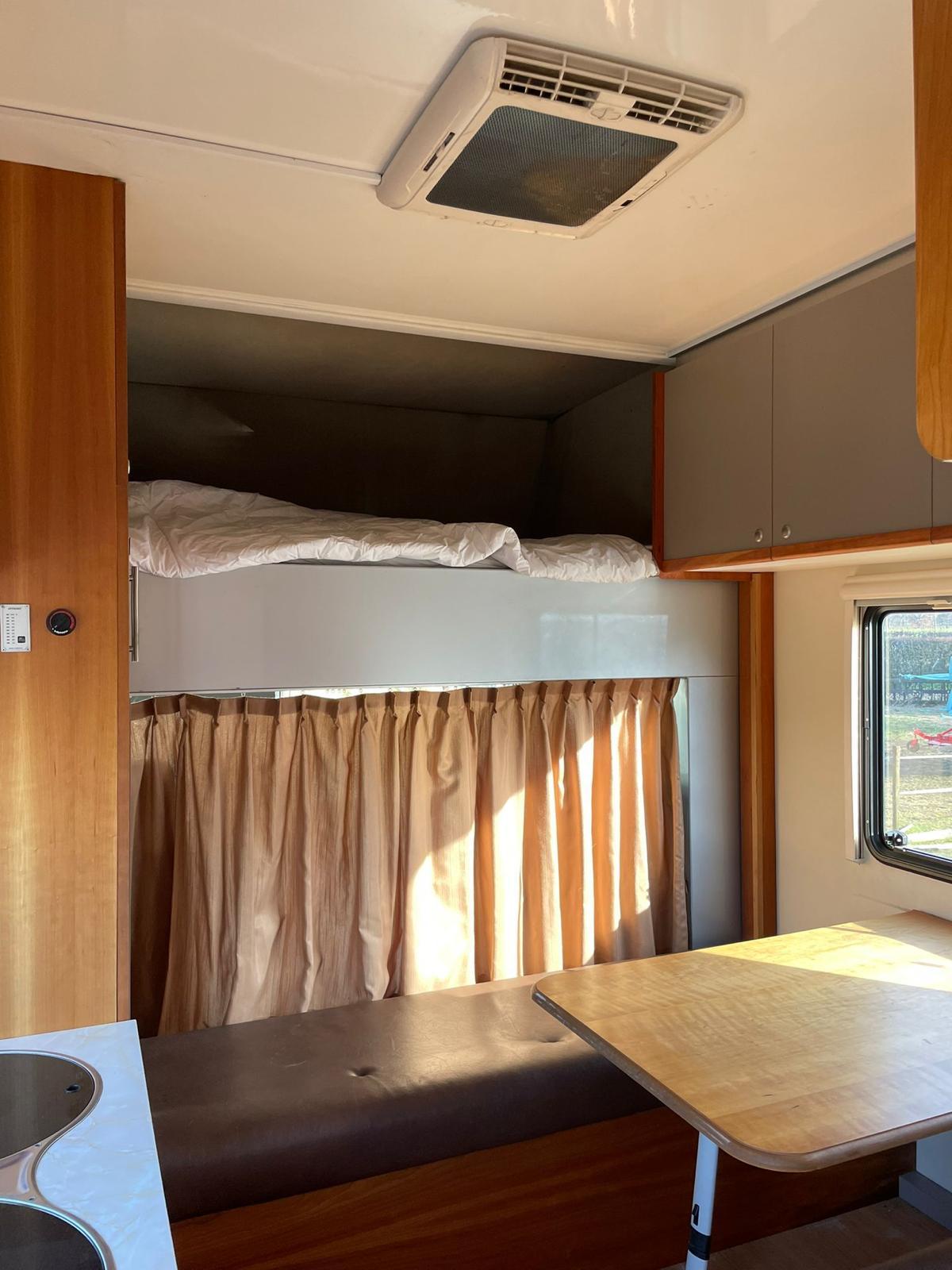 Letto matrimoniale , collegamento con cabina guida, climatizzatore