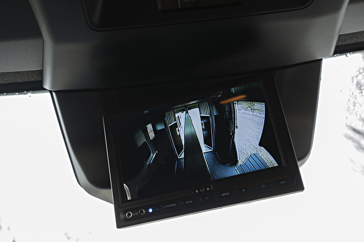 Monitor LCD in cabina con doppia telecamera per controllo cavalli e retromarcia