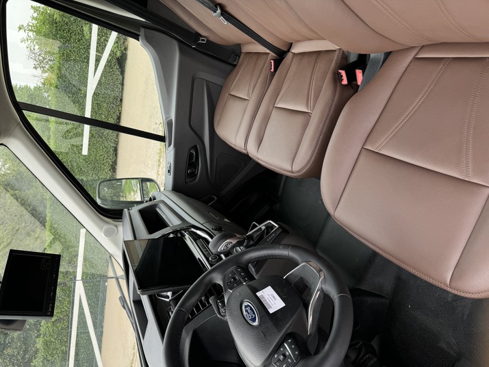 Van trasporto cavalli - Cabina con Navi touch e Apple CarPlay /Android Auto