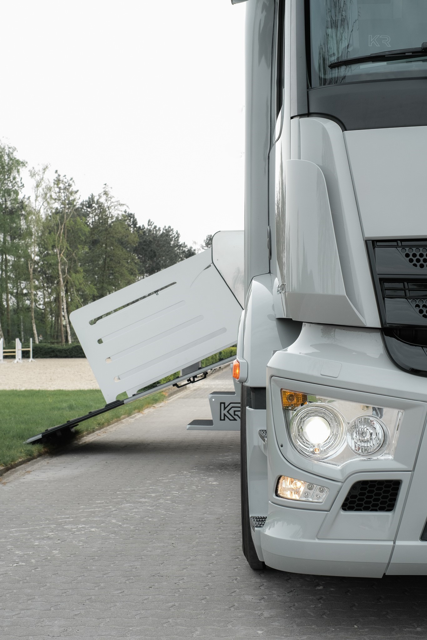 KRISMAR HORSE TRUCKS - Horse Move: la piattaforma per il trasporto cavalli. Noleggia mezzi, trova trasportatori. Confronta prezzi, leggi feedback, paga sicuro.